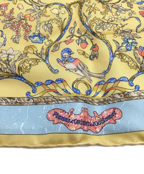 HERMES（エルメス）HERMES (エルメス) プチカレ PIERRES d' ORIENT et d' OCCIDENT スカーフ イエロー×ブルーの古着・服飾アイテム