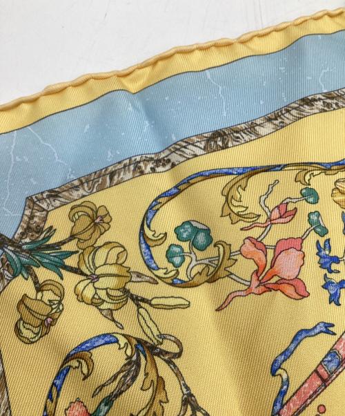 HERMES（エルメス）HERMES (エルメス) プチカレ PIERRES d' ORIENT et d' OCCIDENT スカーフ イエロー×ブルーの古着・服飾アイテム