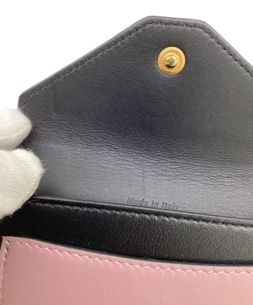 CELINE（セリーヌ）CELINE (セリーヌ) Pocket Trifolded（ポケット トライフォールデッド）カードホルダー ブラック×ピンクの古着・服飾アイテム