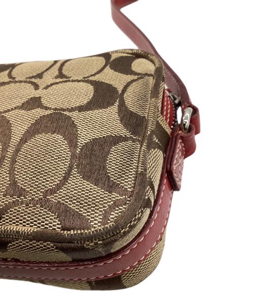 COACH（コーチ）COACH (コーチ) シグネチャー ショルダーポーチ ベージュ×レッドの古着・服飾アイテム
