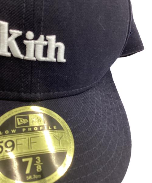 New Era（ニューエラ）New Era (ニューエラ) KITH (キス) GENUINE MERCHANDISE (ジェニュイン マーチャンダイズ) 59FIFTY SERIF TEAM CAP NAVY キャップ ネイビー サイズ:7 3/8の古着・服飾アイテム