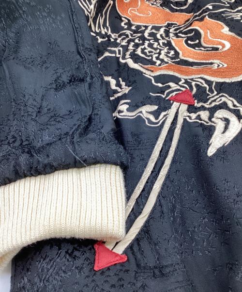 花旅楽団 JAPANESE CLASIC SCRIP（ハナタビガクダン）花旅楽団 JAPANESE CLASIC SCRIP (ハナタビガクダン) リバーシブルスカジャン ブラック×ブルー サイズ:Lの古着・服飾アイテム