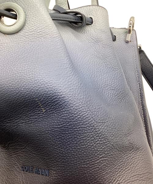 COLE HAAN（コールハーン）COLE HAAN (コールハーン) グランド アンビション スモール バケット バッグ ブルー×ネイビーの古着・服飾アイテム