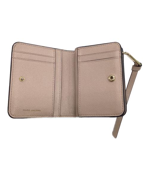 MARC JACOBS（マークジェイコブス）MARC JACOBS (マークジェイコブス) 二つ折り財布 ベージュの古着・服飾アイテム