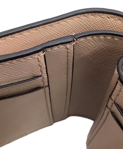 MARC JACOBS（マークジェイコブス）MARC JACOBS (マークジェイコブス) 二つ折り財布 ベージュの古着・服飾アイテム