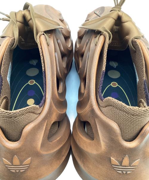 adidas（アディダス）adidas (アディダス) COS FOMQUAKE “Mars”（コス フォームクエイク）スニーカー ブラウン サイズ:26㎝の古着・服飾アイテム