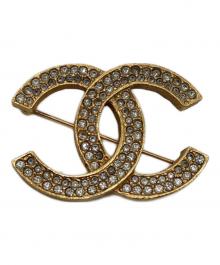 CHANEL（シャネル）の古着「ココマークラインストーンブローチ 174」｜ゴールド