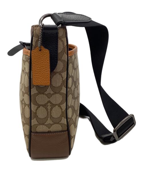 COACH（コーチ）COACH (コーチ) トンプソン クロスボディ シグネチャー ジャカード ウィズ ヴァーシティ ストライプ ブラウンの古着・服飾アイテム