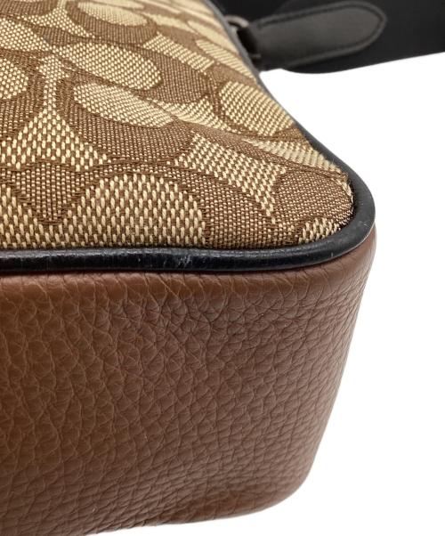 COACH（コーチ）COACH (コーチ) トンプソン クロスボディ シグネチャー ジャカード ウィズ ヴァーシティ ストライプ ブラウンの古着・服飾アイテム