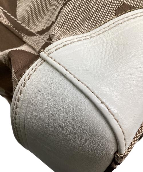 COACH（コーチ）COACH (コーチ) シグネチャー ハンドバッグ ホワイト×ベージュの古着・服飾アイテム