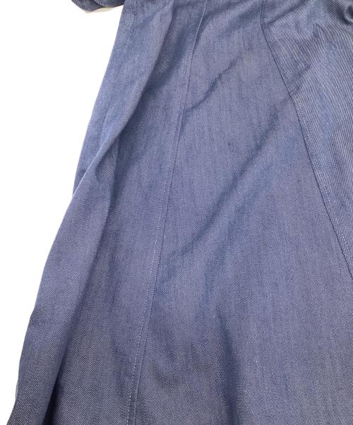 BLUE LABEL CRESTBRIDGE（ブルーレーベルクレストブリッジ）BLUE LABEL CRESTBRIDGE (ブルーレーベルクレストブリッジ) スラブシャンブレーデニムドレス インディゴ サイズ:36の古着・服飾アイテム
