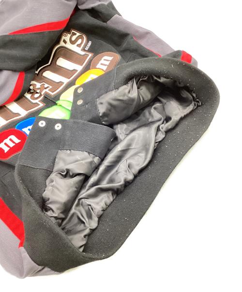 NASCAR by JH Design（ナスカーバイジェイエイチデザイン）NASCAR by JH Design (ナスカーバイジェイエイチデザイン) M&M (エムアンドエム) M&M's レーシングジャケット ブラック×レッド サイズ:Lの古着・服飾アイテム