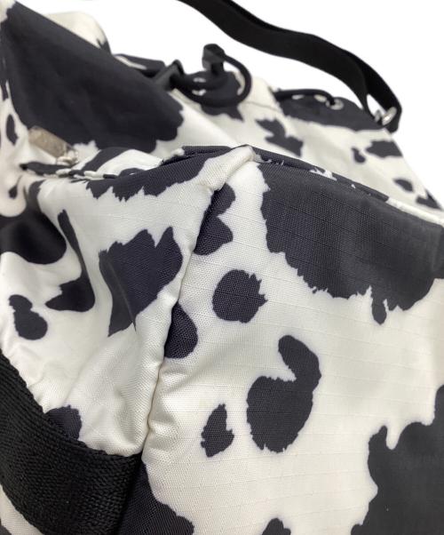 LeSportsac（レスポートサック）LeSportsac (レスポートサック) 巾着ショルダーバッグ ブラック×ホワイトの古着・服飾アイテム