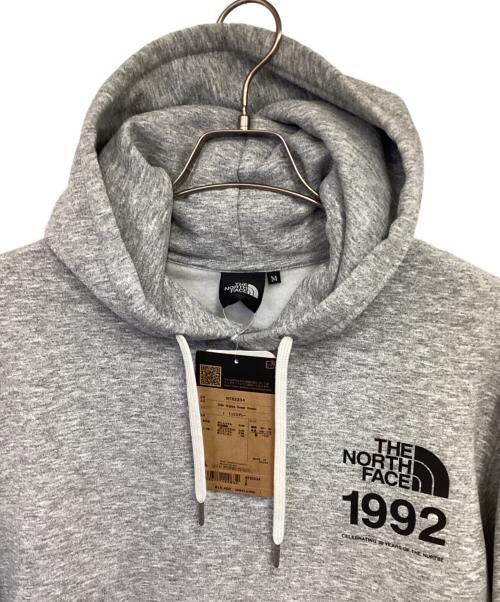 THE NORTH FACE（ザ ノース フェイス）THE NORTH FACE (ザ ノース フェイス) 30th ヌプシスウェットフーディ グレー サイズ:Mの古着・服飾アイテム