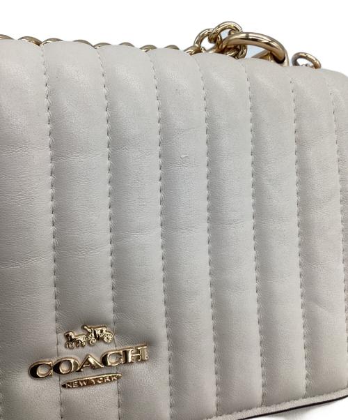 COACH（コーチ）COACH (コーチ) クレア クロスボディ ウィズ ライナー キルティング ホワイトの古着・服飾アイテム