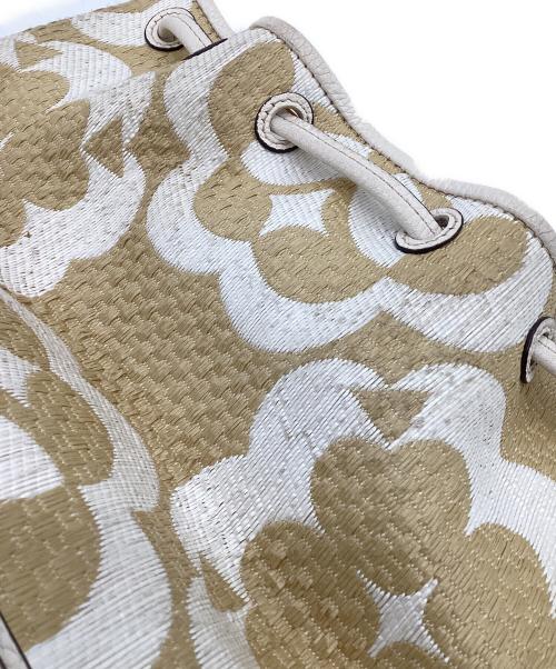 Kate Spade（ケイトスペード）Kate Spade (ケイトスペード) スペードフラワーモノグラムラフィアグラマシーミディアムバケットバッグ ベージュの古着・服飾アイテム