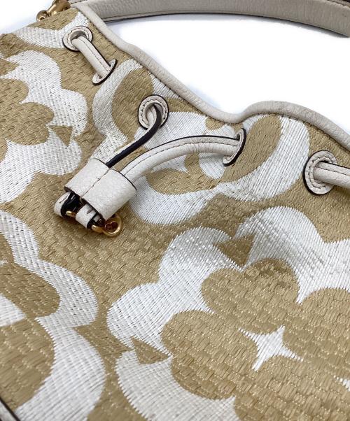 Kate Spade（ケイトスペード）Kate Spade (ケイトスペード) スペードフラワーモノグラムラフィアグラマシーミディアムバケットバッグ ベージュの古着・服飾アイテム