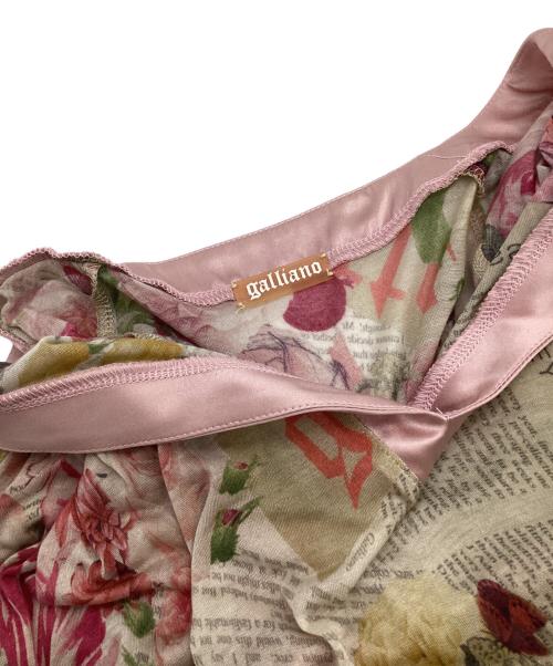 GALLIANO（ガリアーノ）GALLIANO (ガリアーノ) ニュースペーパー カットソー ピンク サイズ:XSの古着・服飾アイテム