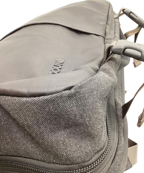 Incase（インケース）Incase (インケース) トラベルバッグパック グレーの古着・服飾アイテム