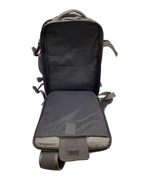 Incase（インケース）Incase (インケース) トラベルバッグパック グレーの古着・服飾アイテム