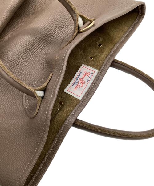 YOUNG & OLSEN The DRYGOODS STORE（ヤングアンドオルセン ザ ドライグッズストア）YOUNG & OLSEN The DRYGOODS STORE (ヤングアンドオルセン ザ ドライグッズストア) EMBOSSED LEATHER HAVERSACK M（エンボスレザー ハバーサック M) ベージュの古着・服飾アイテム