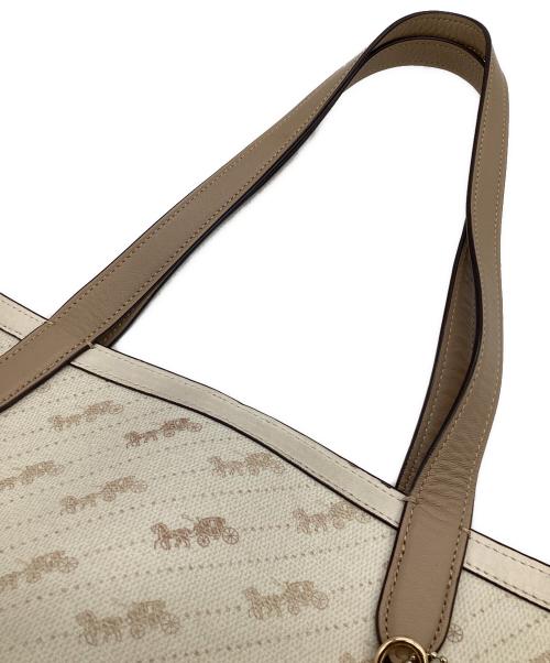 COACH（コーチ）COACH (コーチ) ホース アンド キャリッジ トート 27 ウィズ ホース アンド キャリッジ ドット プリント アイボリーの古着・服飾アイテム