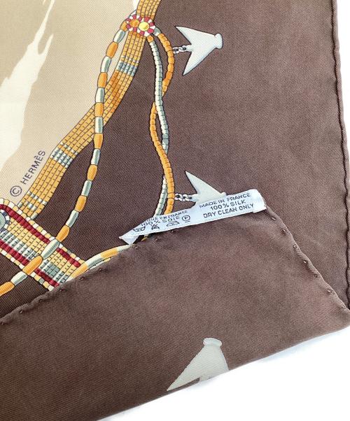 HERMES（エルメス）HERMES (エルメス) カレ90 PERLES DU KENYA（ケニヤの真珠）スカーフ ブラウンの古着・服飾アイテム
