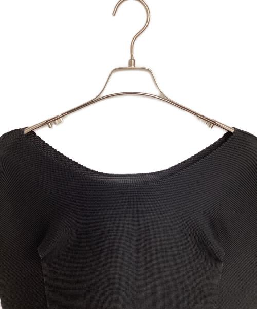 me ISSEY MIYAKE（ミーイッセイ ミヤケ）me ISSEY MIYAKE (ミーイッセイ ミヤケ) プリーツカットソー ブラック サイズ:-の古着・服飾アイテム
