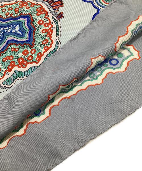 HERMES（エルメス）HERMES (エルメス) カレ ウォッシュ 90 PIERRES ET CRISTAUX（石とクリスタル）スカーフ ブルーの古着・服飾アイテム