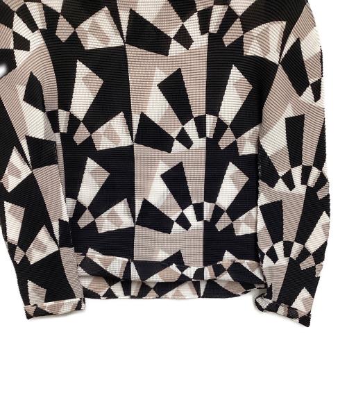 ISSEY MIYAKE me（イッセイ ミヤケ ミー）ISSEY MIYAKE me (イッセイ ミヤケ ミー) プリーツカットソー ブラック×ベージュ サイズ:-の古着・服飾アイテム