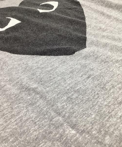 PLAY COMME des GARCONS（プレイコムデギャルソン）PLAY COMME des GARCONS (プレイコムデギャルソン) 半袖カットソー グレー サイズ:Mの古着・服飾アイテム