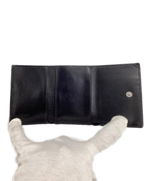 DIESEL（ディーゼル）DIESEL (ディーゼル) 1DR TRI FOLD COIN XS Ⅱ3つ折り財布 ブラックの古着・服飾アイテム