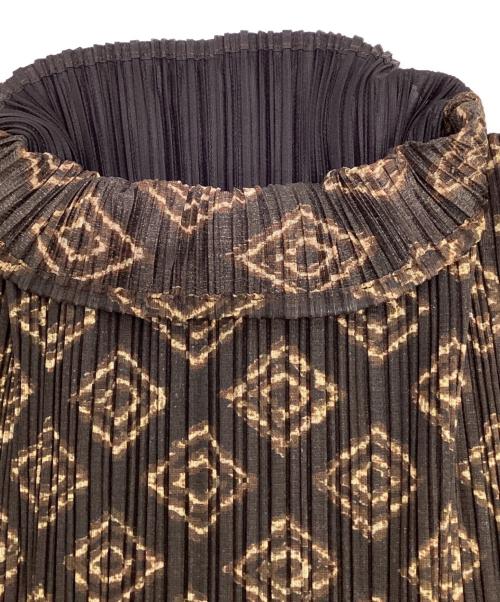 PLEATS PLEASE（プリーツプリーズ）PLEATS PLEASE (プリーツプリーズ) プリーツハイネックカットソー ブラウン サイズ:3の古着・服飾アイテム