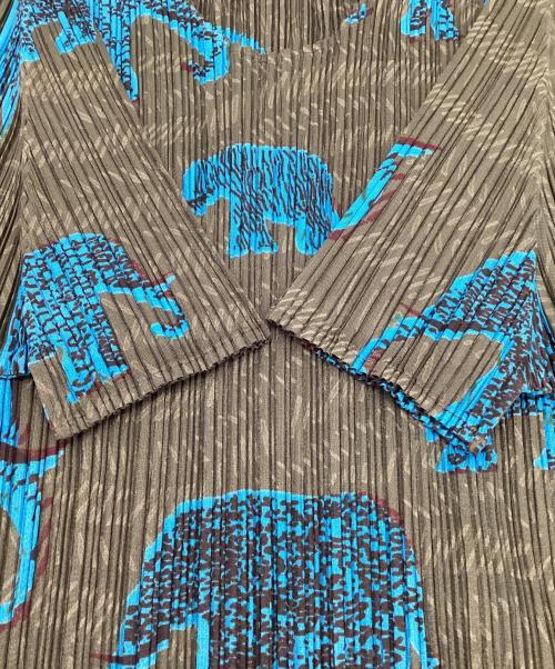 PLEATS PLEASE（プリーツプリーズ）PLEATS PLEASE (プリーツプリーズ) 半袖プリーツカットソー カーキ×ブルー サイズ:3の古着・服飾アイテム