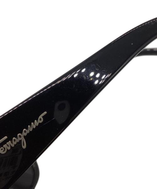 Salvatore Ferragamo（サルヴァトーレ フェラガモ）Salvatore Ferragamo (サルヴァトーレ フェラガモ) サングラス ブラック サイズ:56□16 130の古着・服飾アイテム