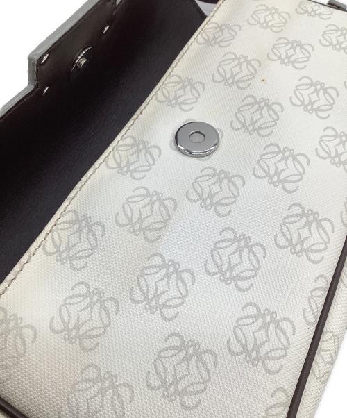 LOEWE（ロエベ）LOEWE (ロエベ) ショルダーバッグ ホワイトの古着・服飾アイテム