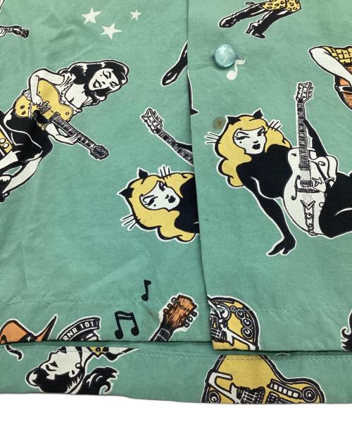 Star OF HOLLYWOOD（スターオブハリウッド）Star OF HOLLYWOOD VINCE RAY (ヴィンス・レイ) HIGH DENSITY RAYON OPEN SHIRT “GIRLS ’N’ GUITARS” オープンカラーシャツ グリーン サイズ:Mの古着・服飾アイテム