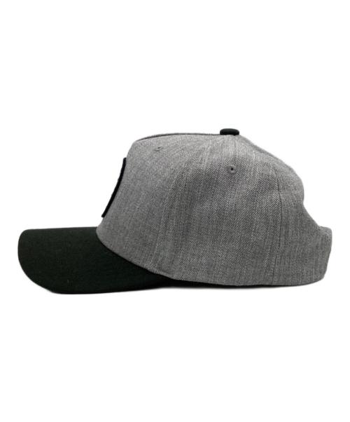 BRIXTON（ブリクストン）BRIXTON (ブリクストン) スナップバック キャップ グレー×ブラックの古着・服飾アイテム