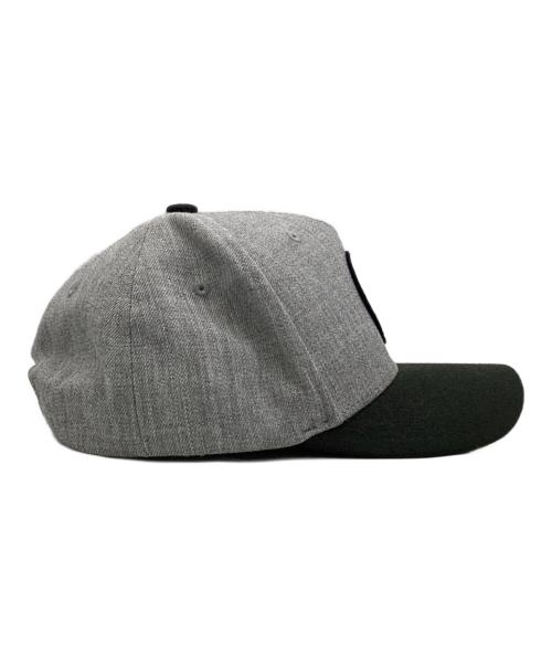 BRIXTON（ブリクストン）BRIXTON (ブリクストン) スナップバック キャップ グレー×ブラックの古着・服飾アイテム