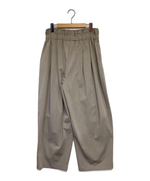 mizuiro-ind（ミズイロインド）mizuiro-ind (ミズイロインド) URBAN RESEARCH DOORS (アーバンリサーチドアーズ) high waist tuck pants（ハイウェスト タック パンツ） ライトグレー サイズ:-の古着・服飾アイテム