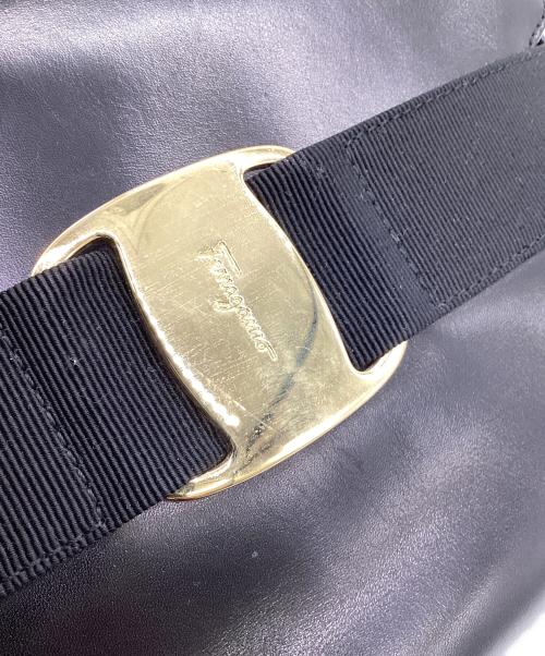 Salvatore Ferragamo（サルヴァトーレ フェラガモ）Salvatore Ferragamo (サルヴァトーレ フェラガモ) ヴァラ リボン ショルダーバッグ ブラックの古着・服飾アイテム