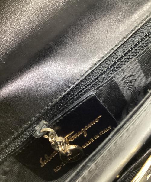 Salvatore Ferragamo（サルヴァトーレ フェラガモ）Salvatore Ferragamo (サルヴァトーレ フェラガモ) ヴァラ リボン ショルダーバッグ ブラックの古着・服飾アイテム