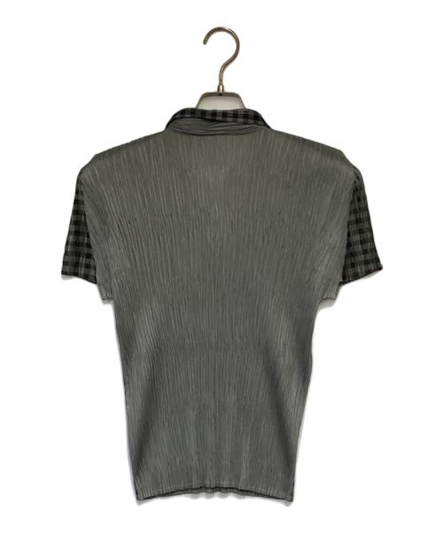 PLEATS PLEASE（プリーツプリーズ）PLEATS PLEASE (プリーツプリーズ) プリーツ 半袖シャツ グレー サイズ:4の古着・服飾アイテム
