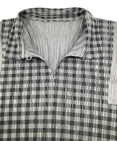 PLEATS PLEASE（プリーツプリーズ）PLEATS PLEASE (プリーツプリーズ) プリーツ 半袖シャツ グレー サイズ:4の古着・服飾アイテム