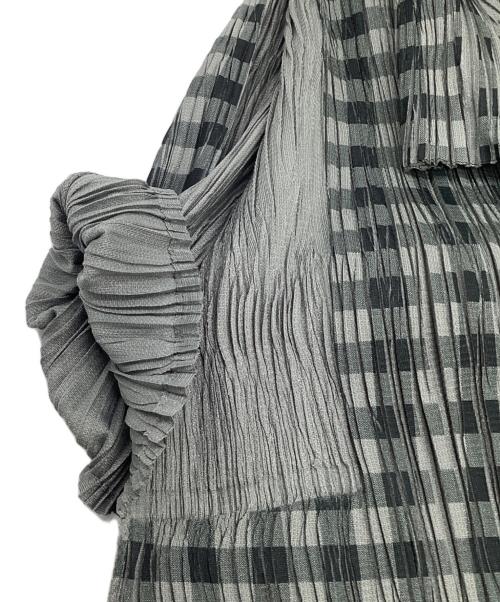 PLEATS PLEASE（プリーツプリーズ）PLEATS PLEASE (プリーツプリーズ) プリーツ 半袖シャツ グレー サイズ:4の古着・服飾アイテム