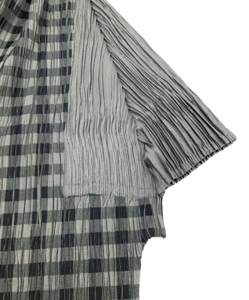 PLEATS PLEASE（プリーツプリーズ）PLEATS PLEASE (プリーツプリーズ) プリーツ 半袖シャツ グレー サイズ:4の古着・服飾アイテム
