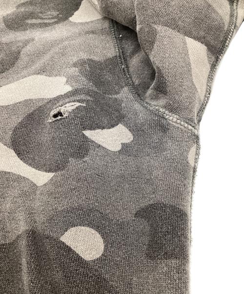 A BATHING APE（アベイシングエイプ）A BATHING APE (アベイシングエイプ) カモフラ柄 ダメージ加工スウェット グレー サイズ:XLの古着・服飾アイテム