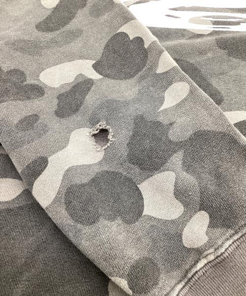A BATHING APE（アベイシングエイプ）A BATHING APE (アベイシングエイプ) カモフラ柄 ダメージ加工スウェット グレー サイズ:XLの古着・服飾アイテム