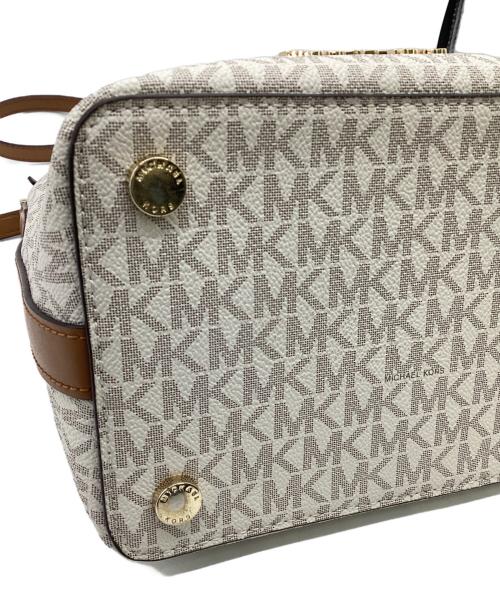 MICHAEL KORS（マイケルコース）MICHAEL KORS (マイケルコース) Kimberly Small Bucket Bag（キンバリー スモール バケット バッグ） ホワイト×ブラウンの古着・服飾アイテム