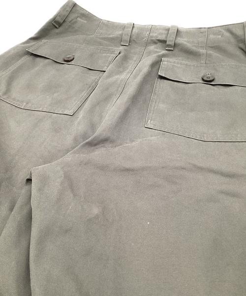 cornier（コルニエ）cornier (コルニエ) パンツ グレー サイズ:Sの古着・服飾アイテム